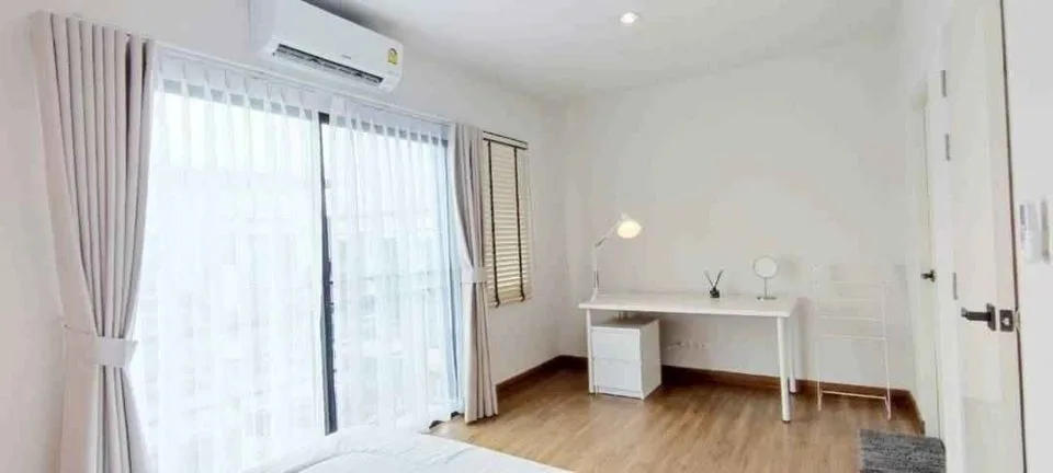 Property photos for Baan Klang Muang Srinakarin