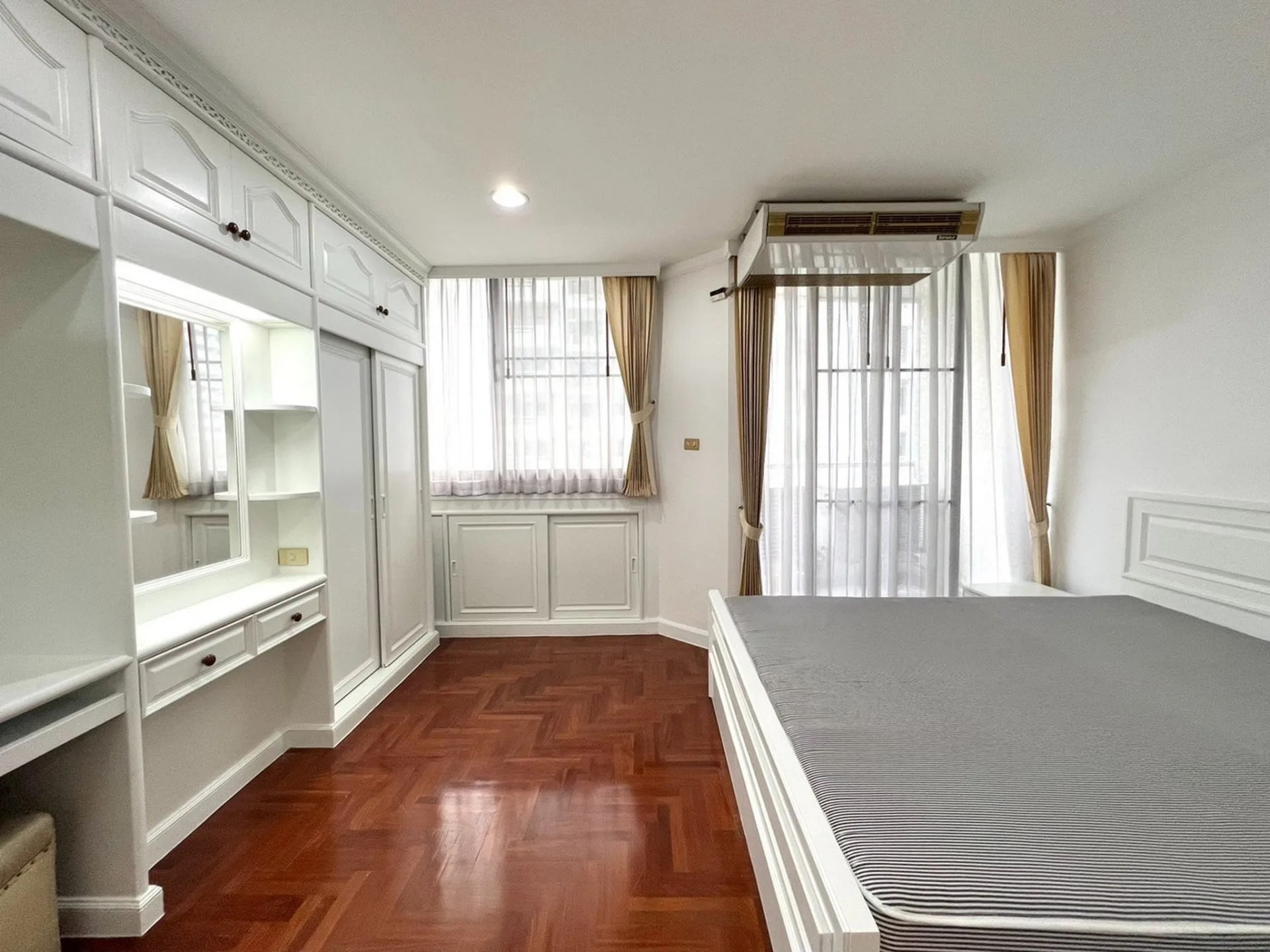Property photos for Supalai Place