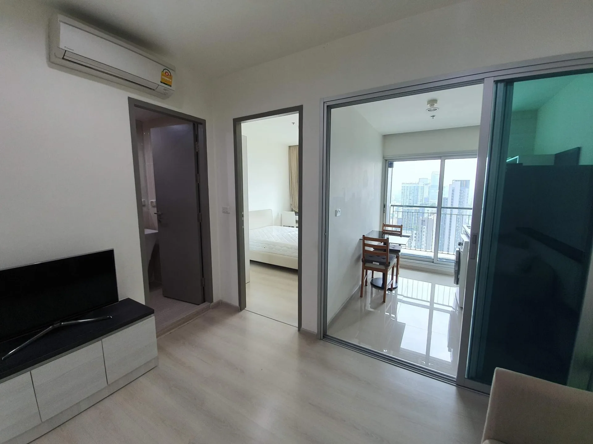 Property photos for Life Ratchadapisek