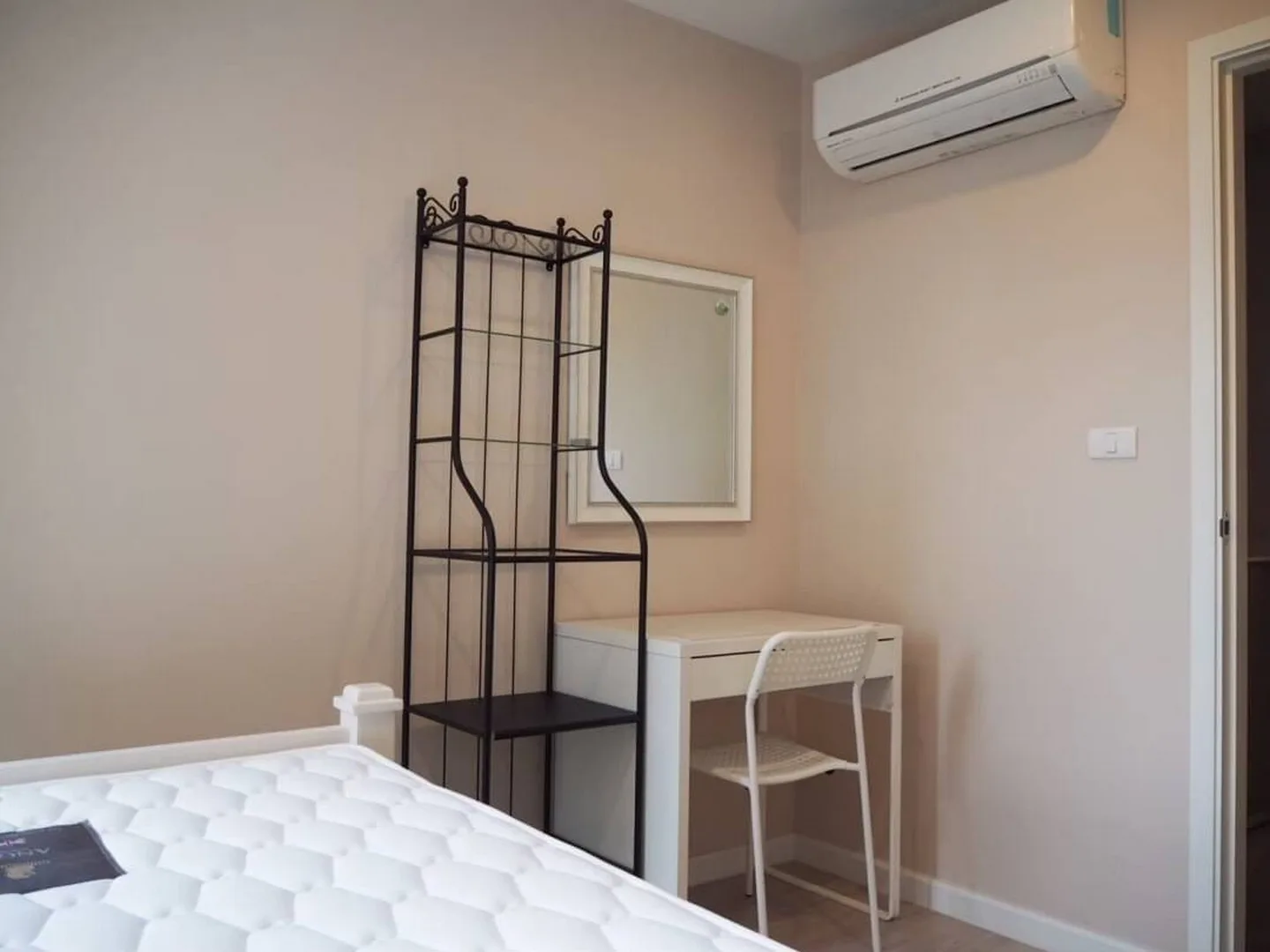 Property photos for Metro Luxe Rama 4