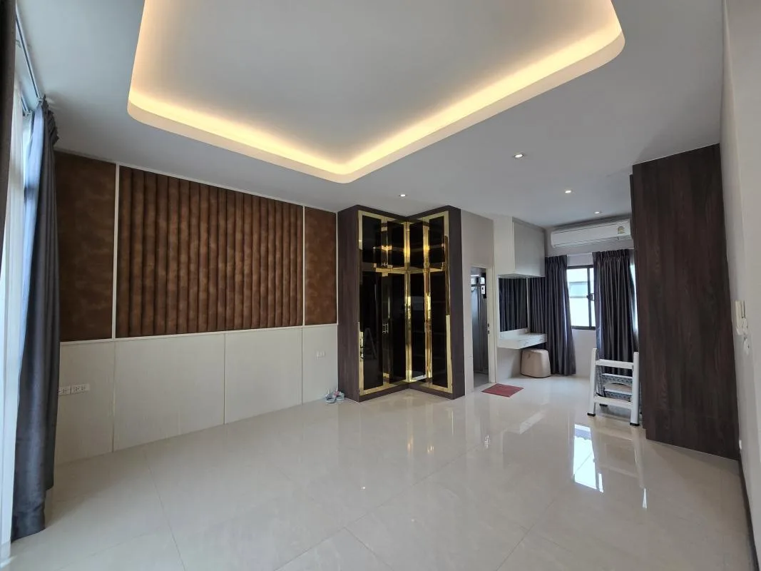 Property photos for District Ekkamai-ramintra