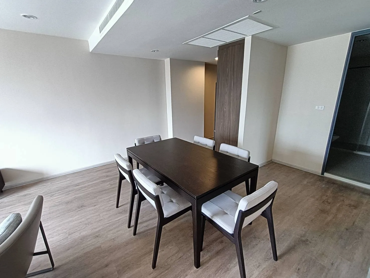 Property photos for Noble Above Wireless-Ruamrudee