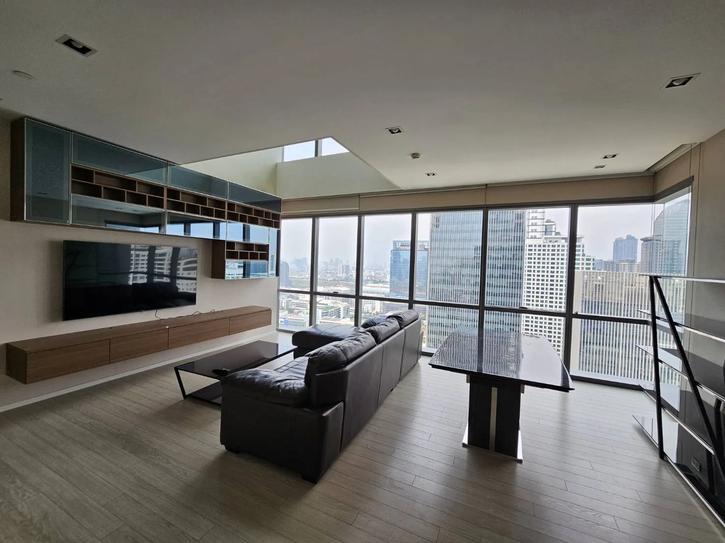 Property photos for The Room Sukhumvit 21