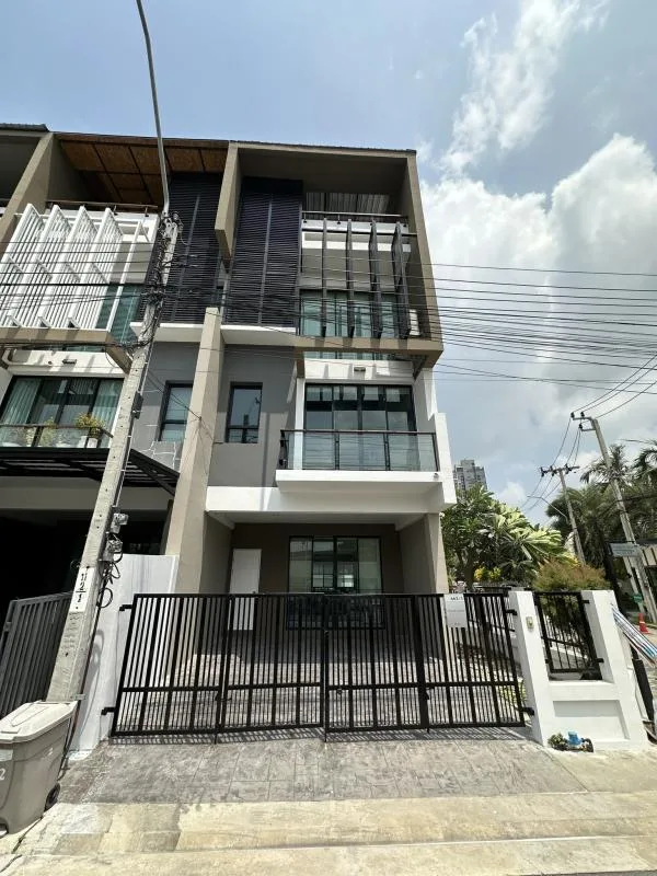 Property photos for Bless Town Sukhumvit 50