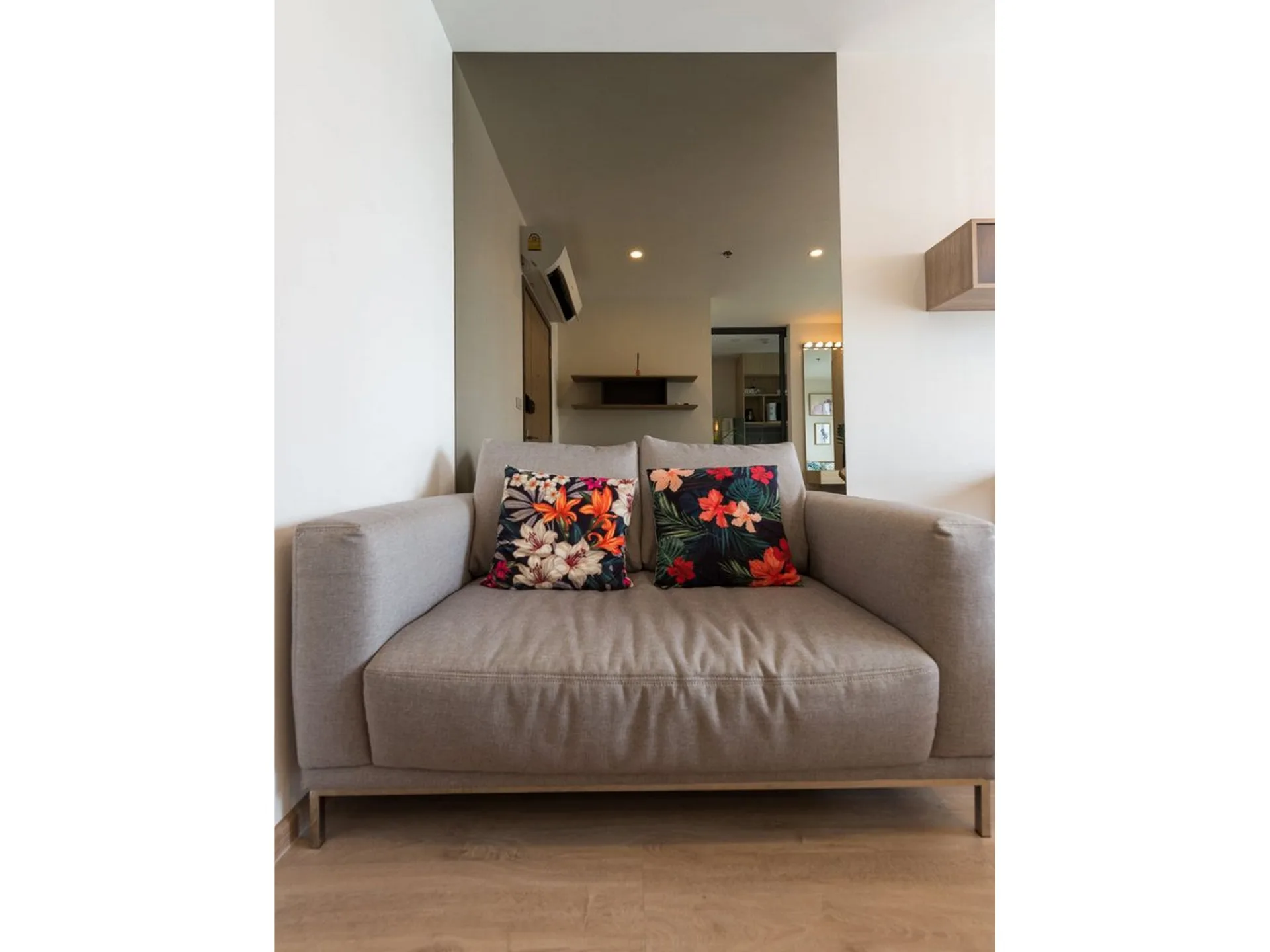 Property photos for IDEO O2