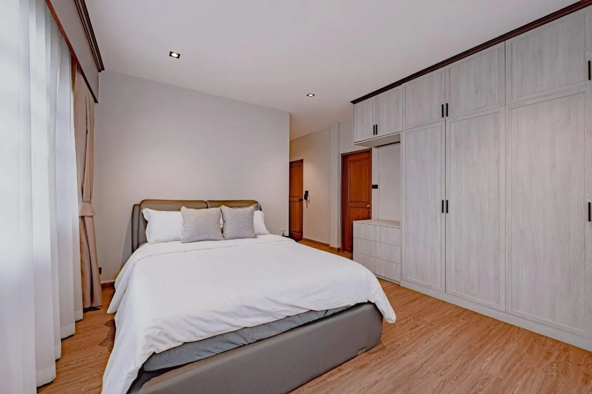Property photos for Single House Suk. 101