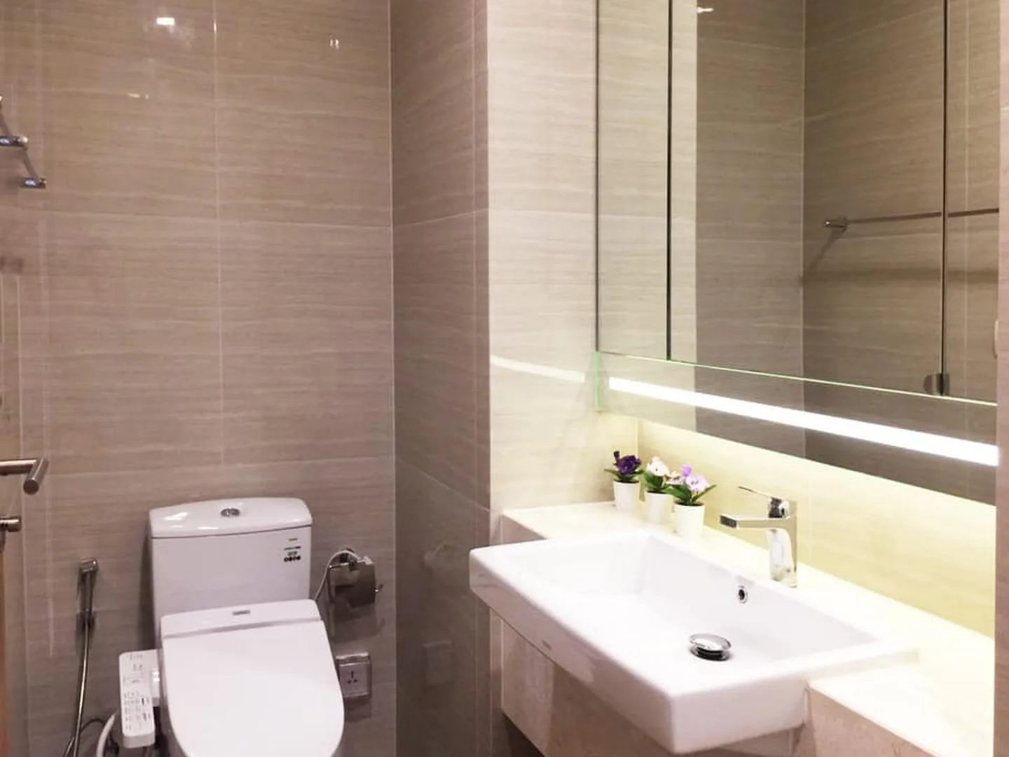 Property photos for Noble BE 33