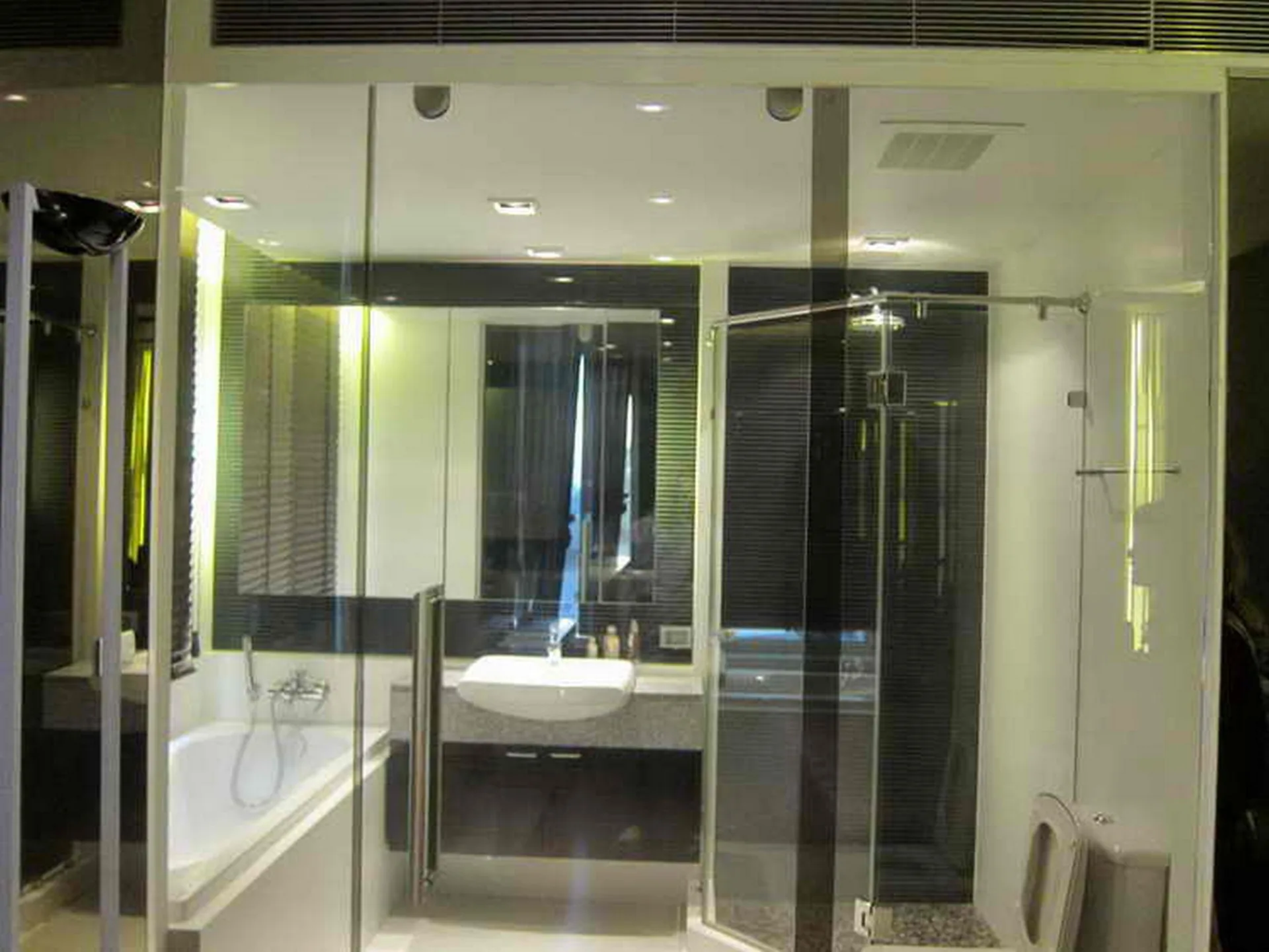 Property photos for MANHATTAN CHIDLOM