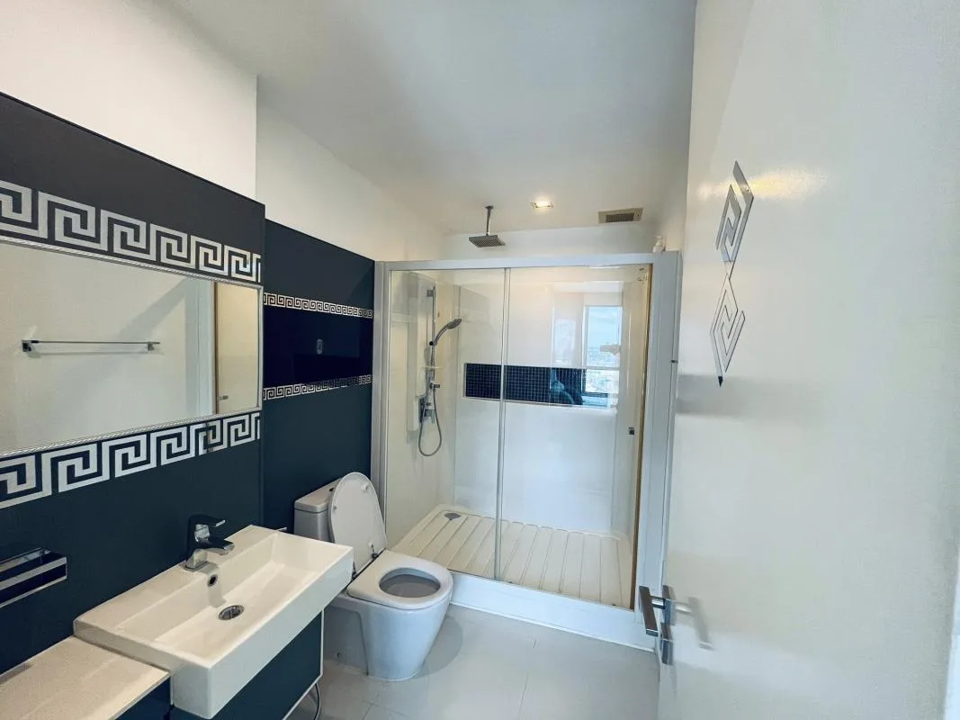 Property photos for The Room Sukhumvit 62