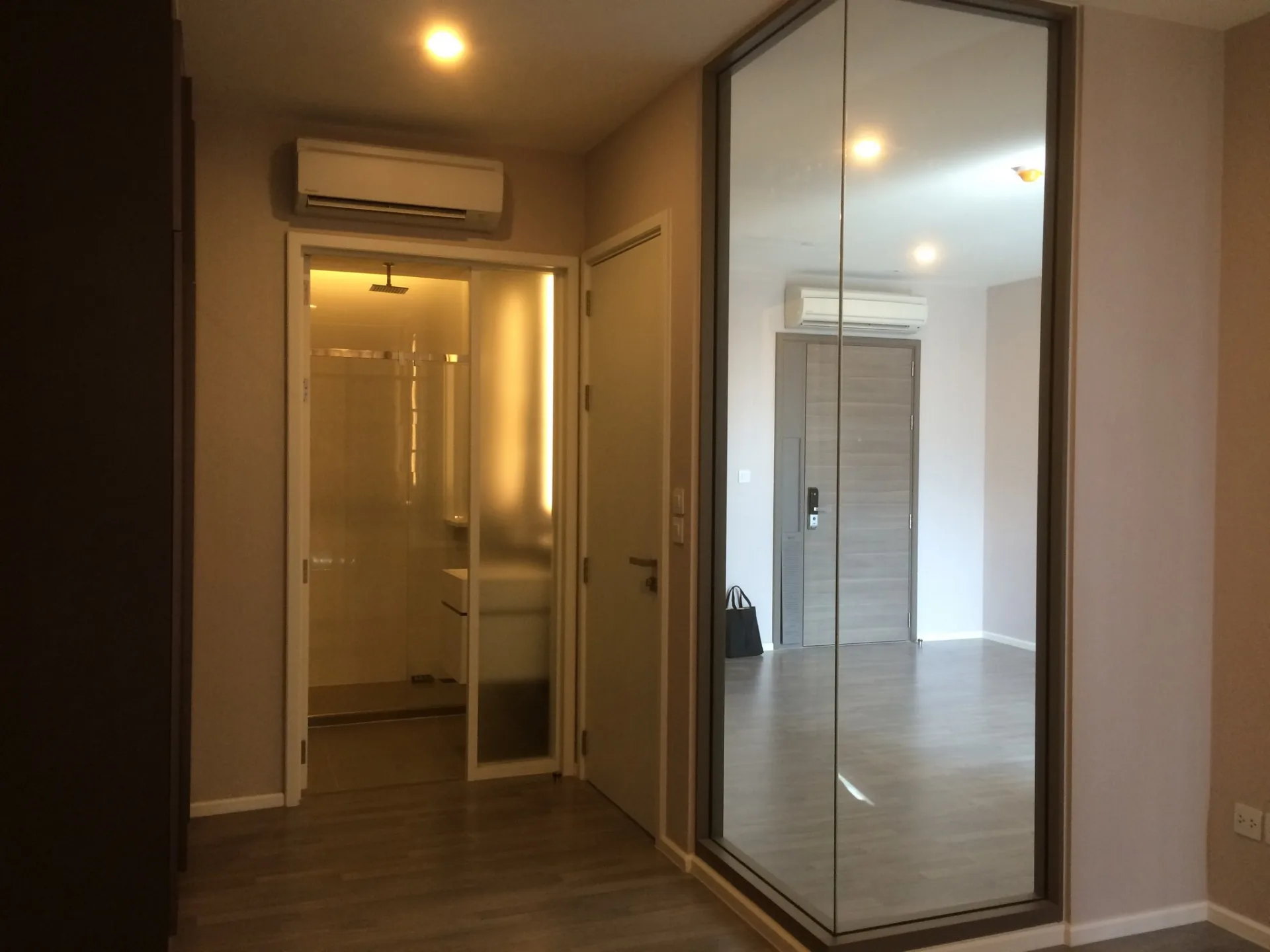Property photos for The Room Sukhumvit 69