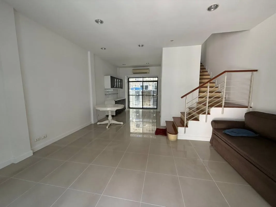 Property photos for Baan Klang Muang Sathorn-Taksin 1