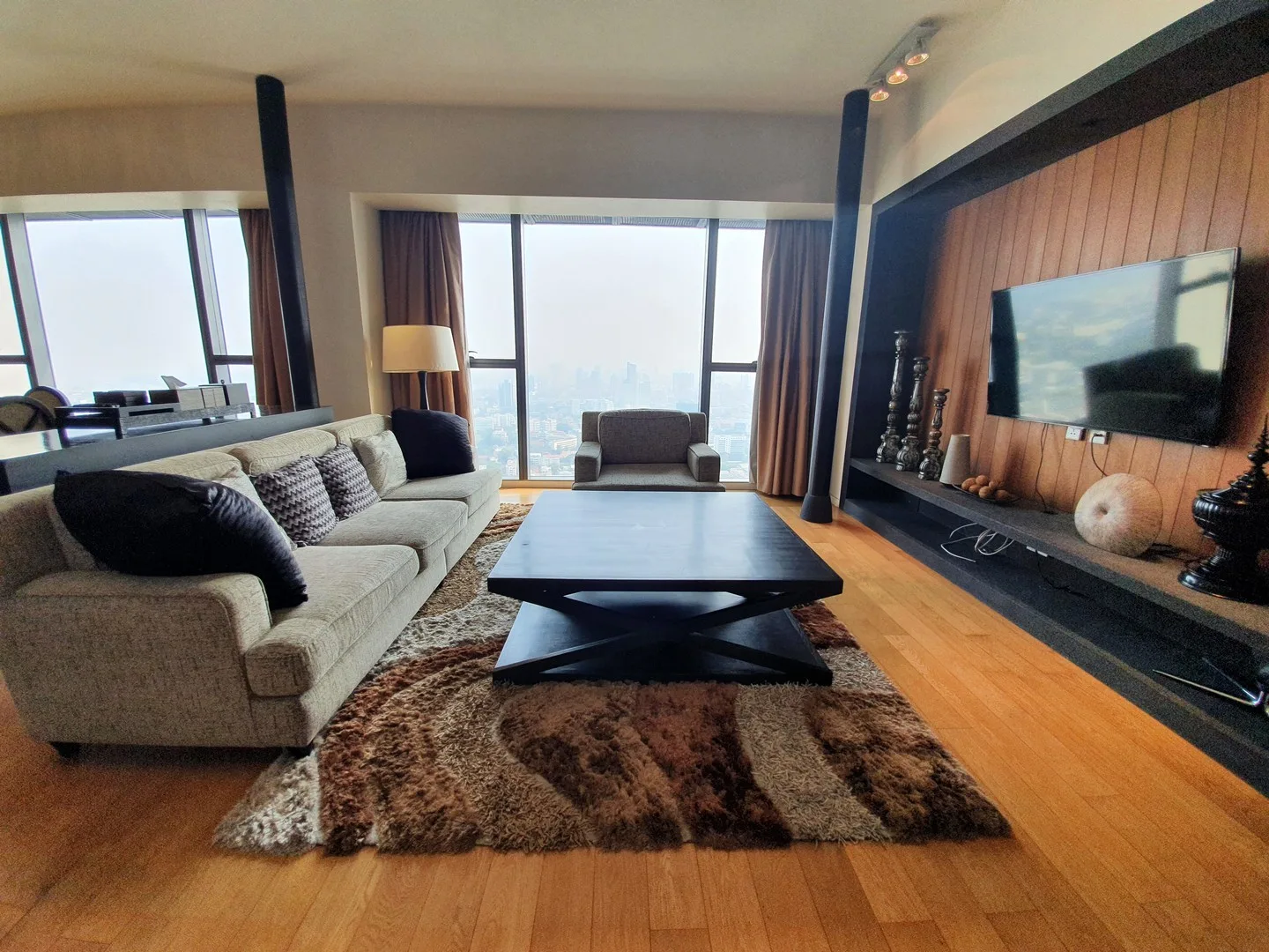 Property photos for The Met
