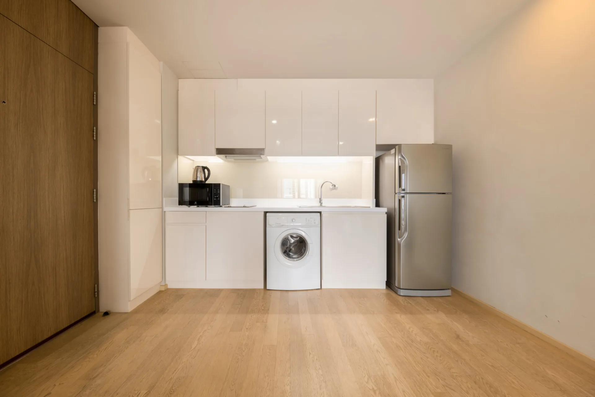Property photos for Noble Refine