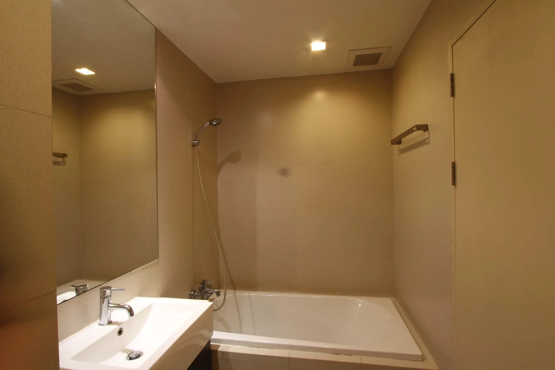 Property photos for Noble Solo