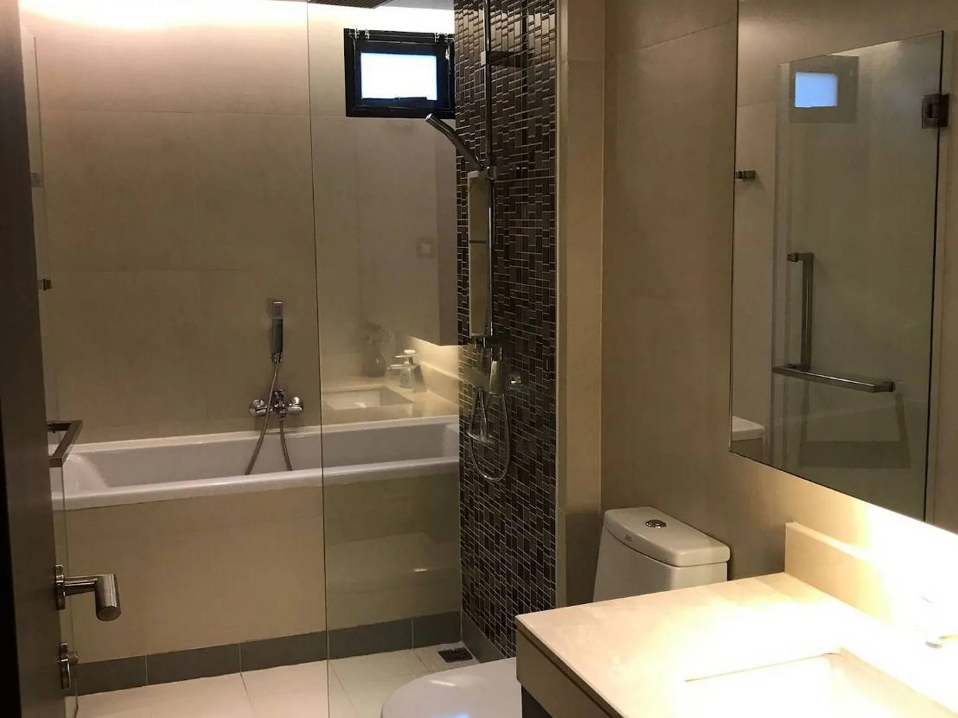 Property photos for Tidy Deluxe Sukhumvit 34