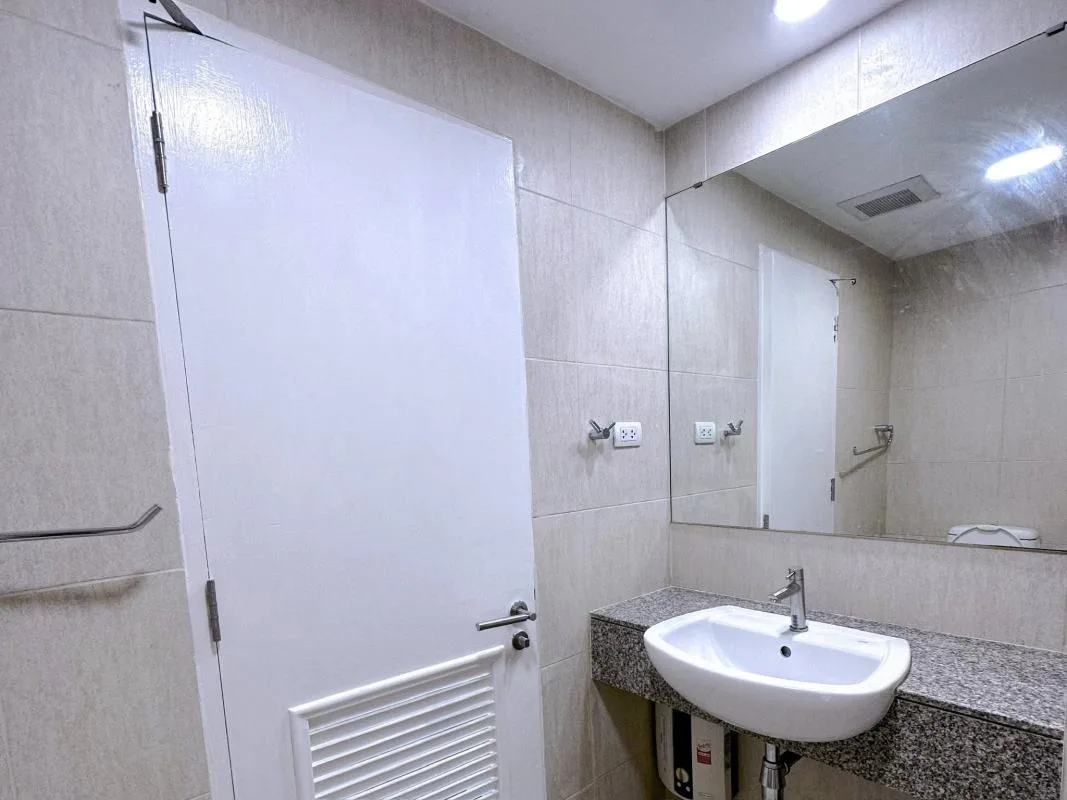 Property photos for The Clover Thonglor