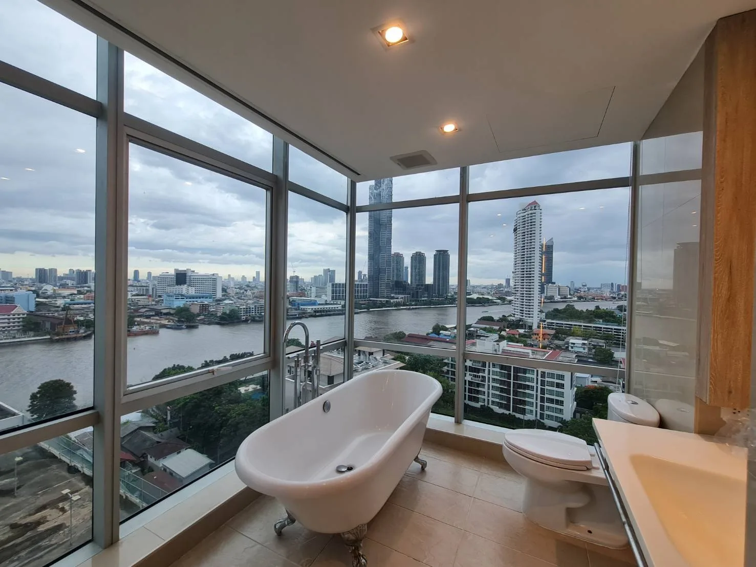 Property photos for Baan Sathorn Chaopraya