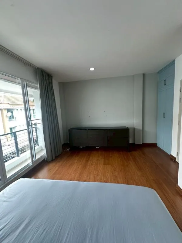 Property photos for Baan Klang Muang Sathorn-taksin 2