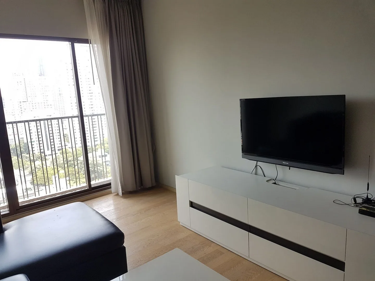 Property photos for Noble Refine