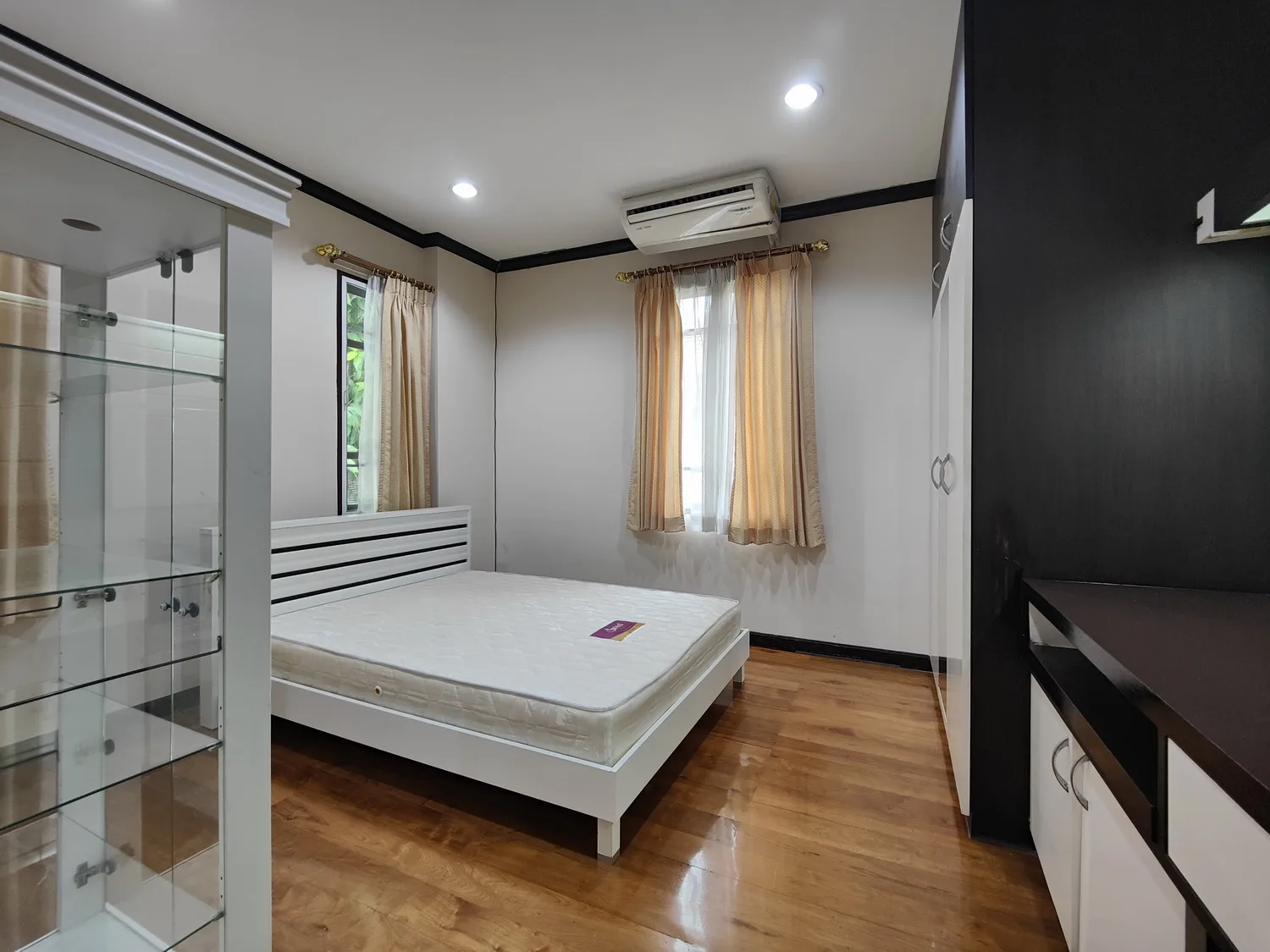 Property photos for Single House Charoen Mit 25