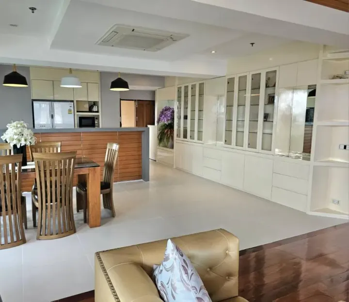 Property photos for Lake Green