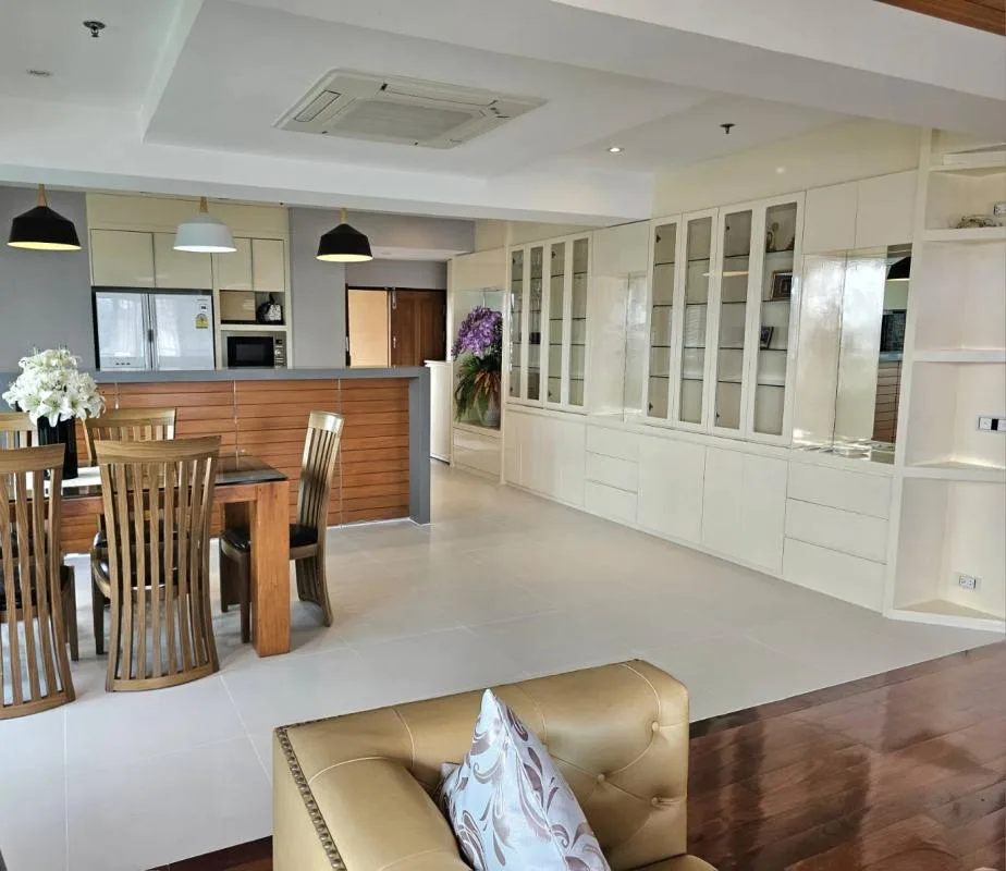 Property photos for Lake Green