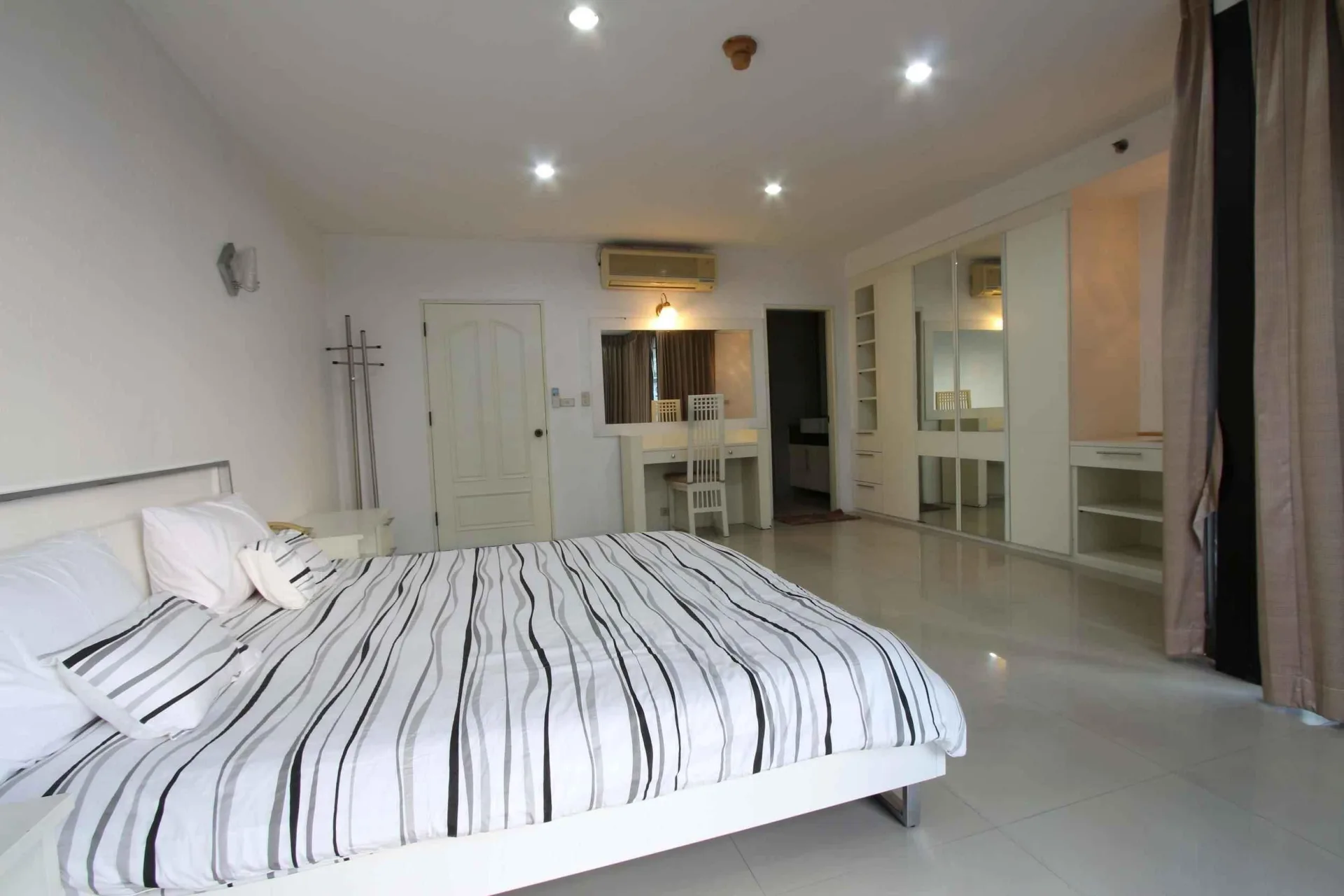Property photos for Las Colinas