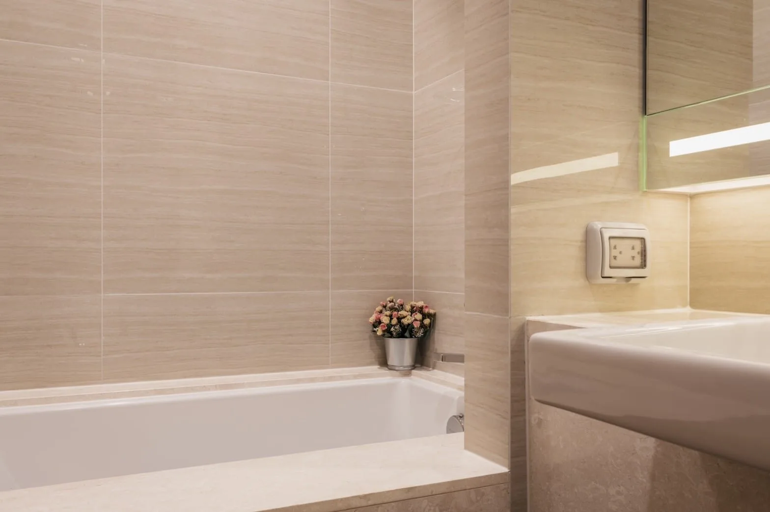 Property photos for Noble BE 33