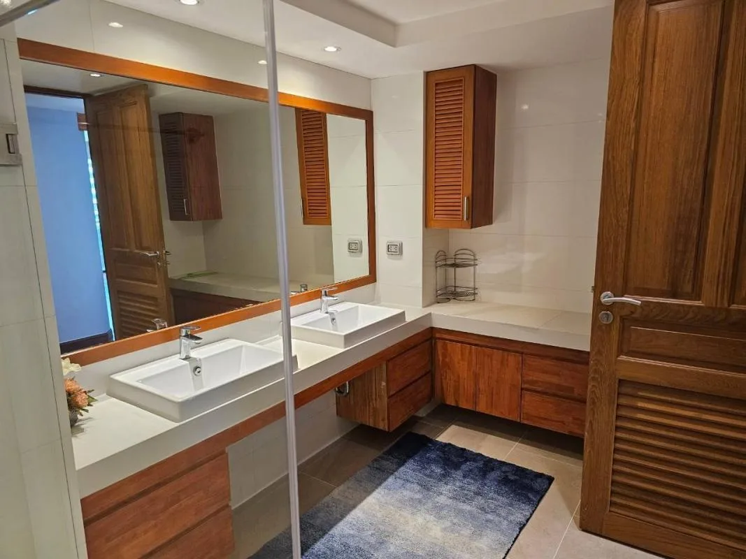 Property photos for Lake Green
