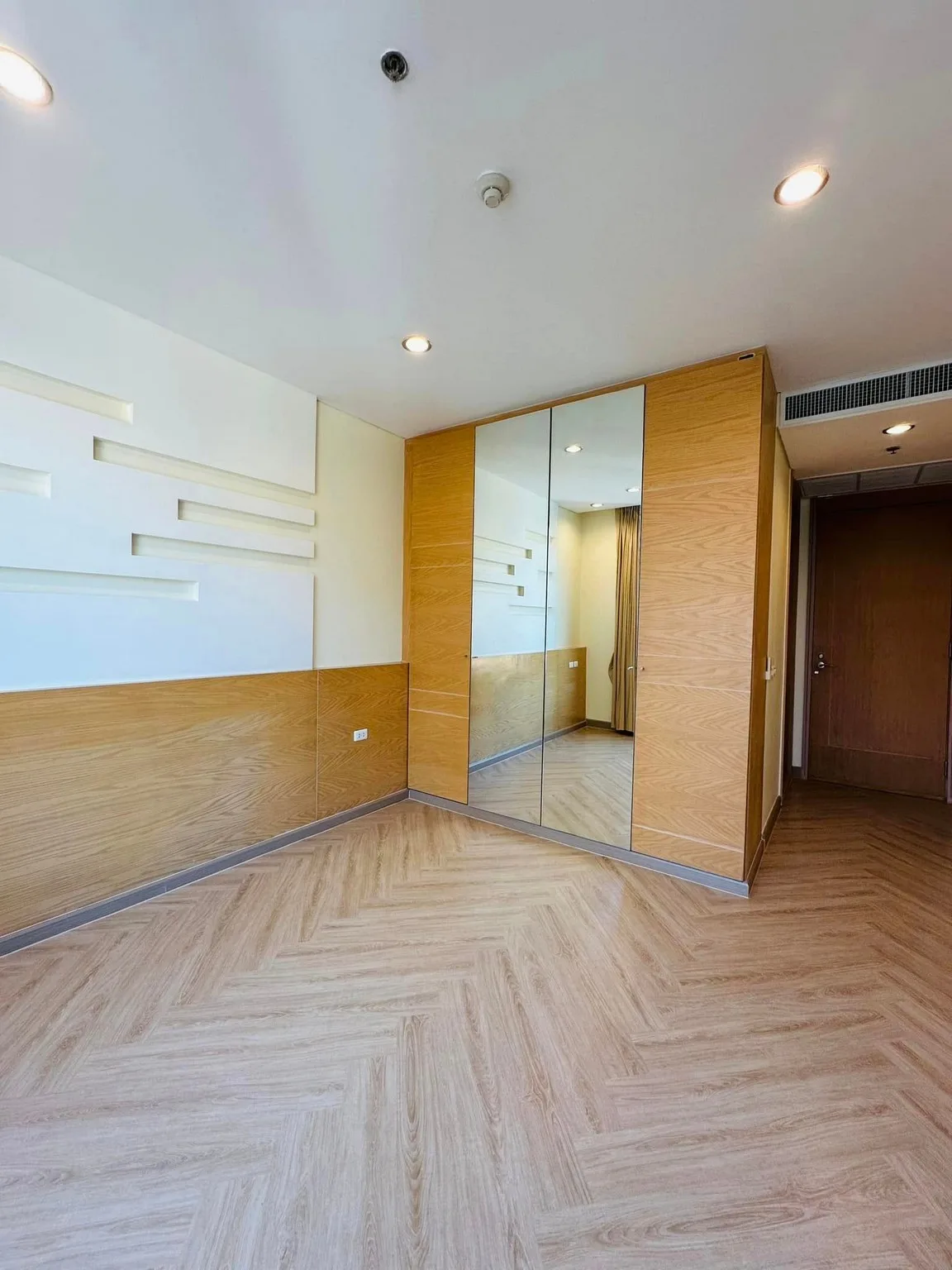 Property photos for The Royal Saladaeng