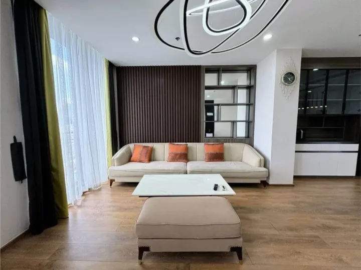 Property photos for Noble BE 33
