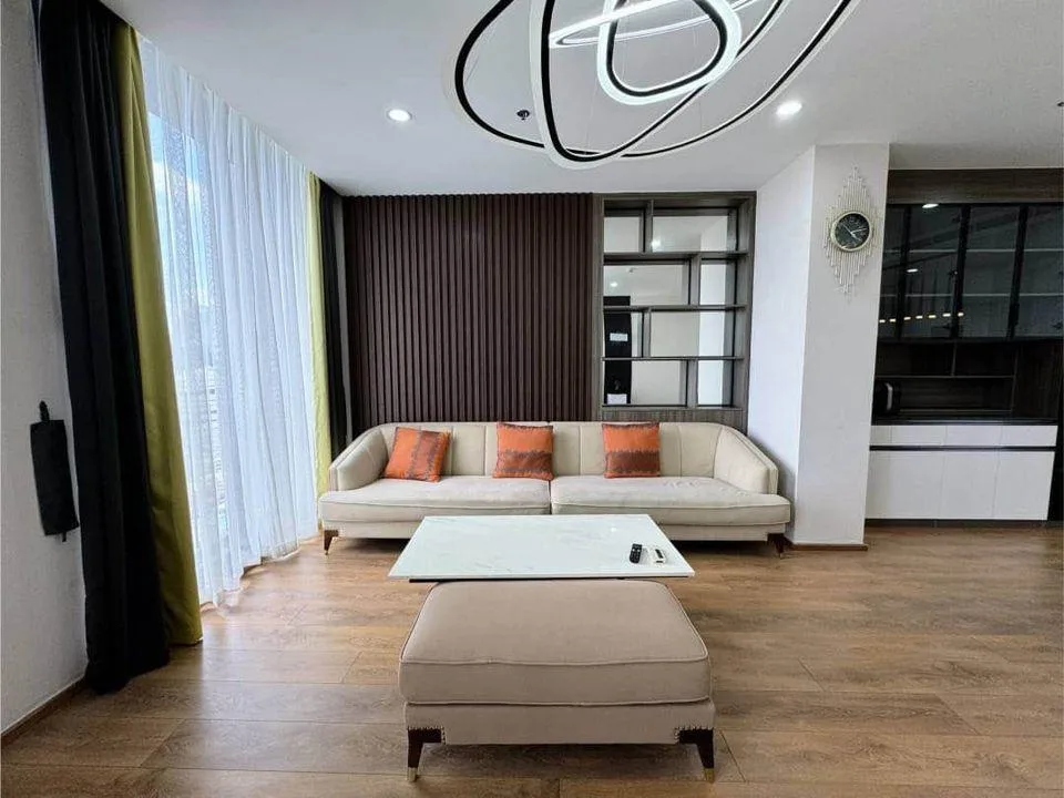 Property photos for Noble BE 33