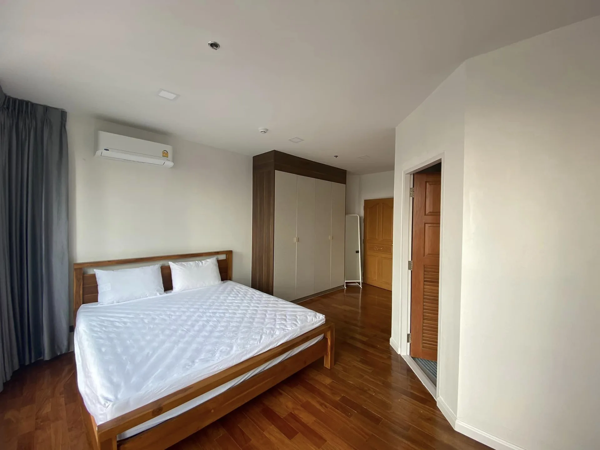 Property photos for Pathumwan Resort