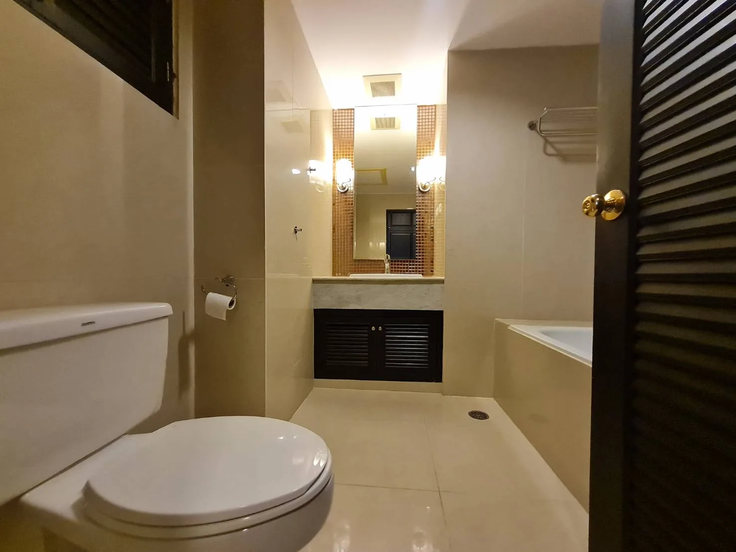 Property photos for Lake Green