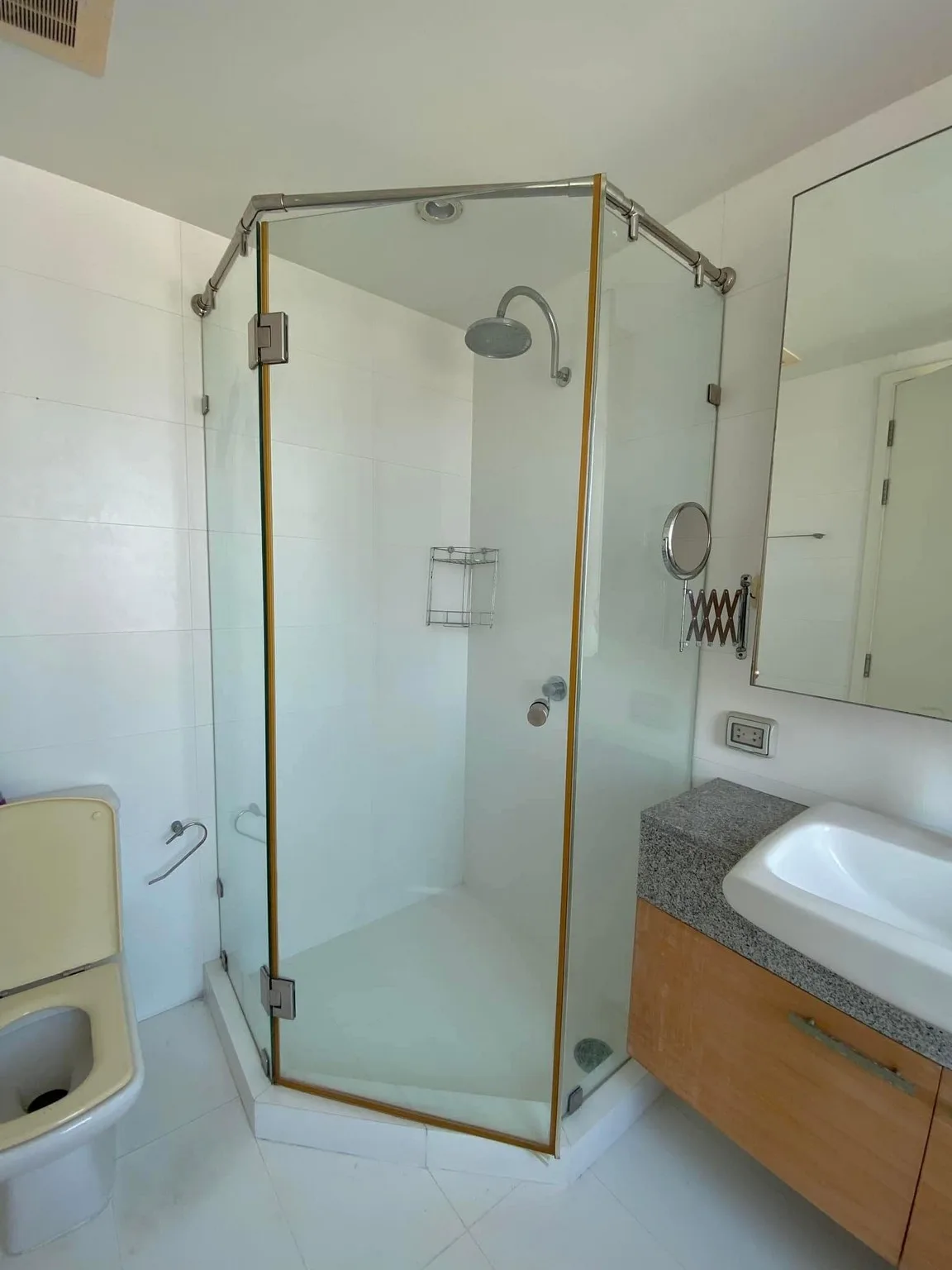 Property photos for MANHATTAN CHIDLOM
