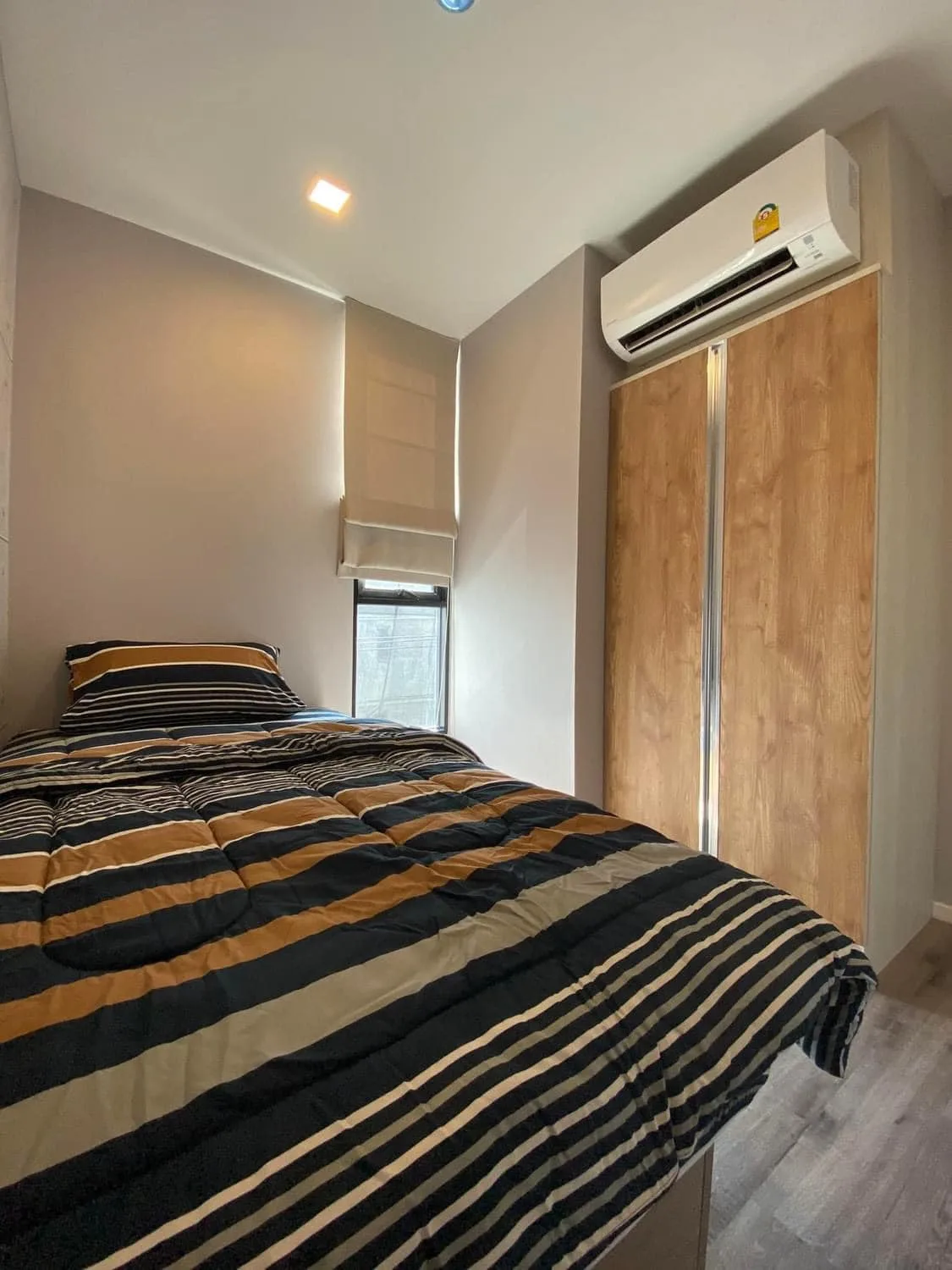 Property photos for Brown Condo Huaikwang