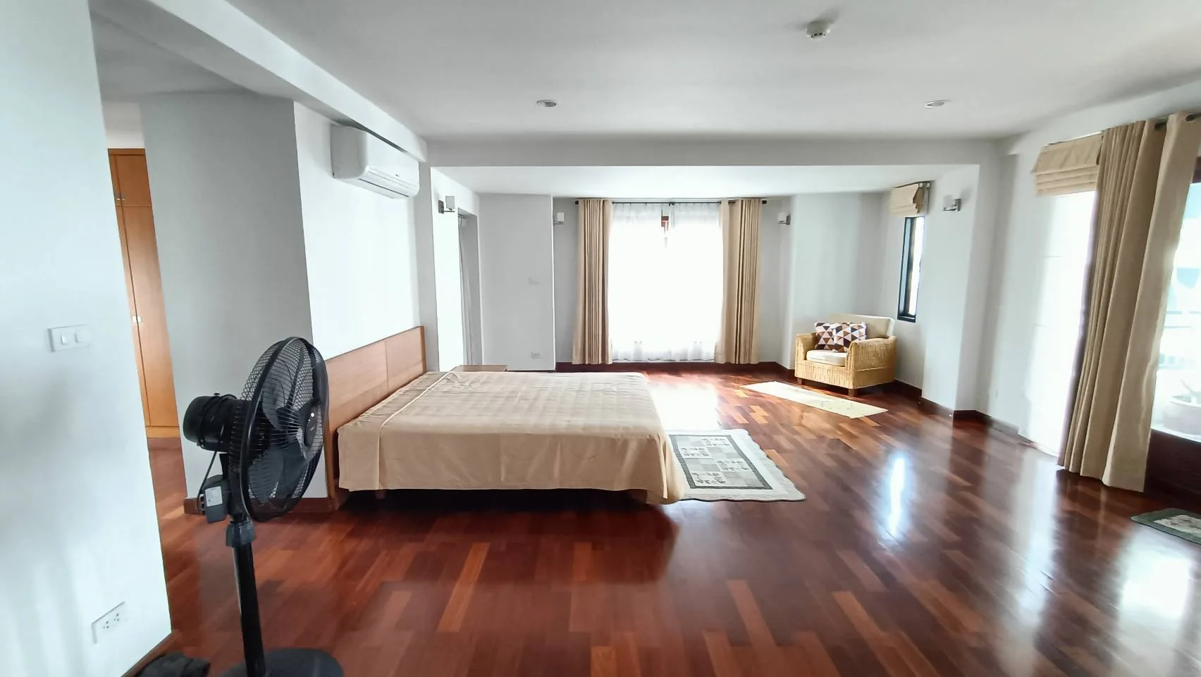 Property photos for Akradej House