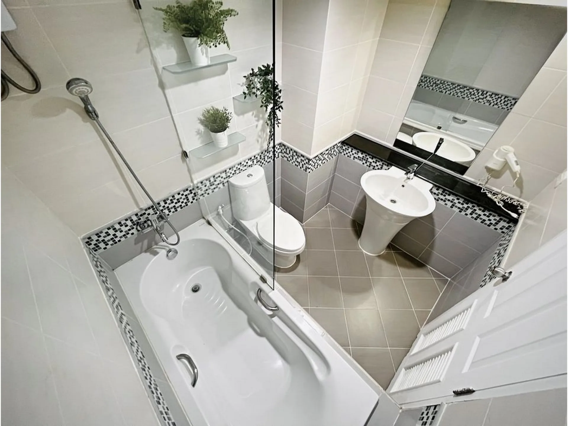 Property photos for The Waterford Sukhumvit 50 Onnut