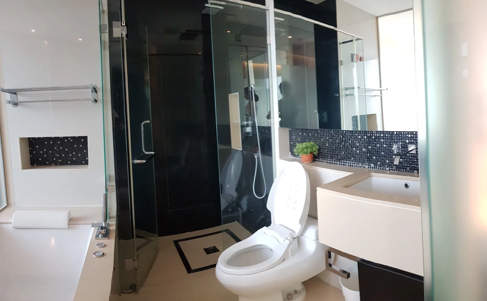 Property photos for The Address Sukhumvit 28