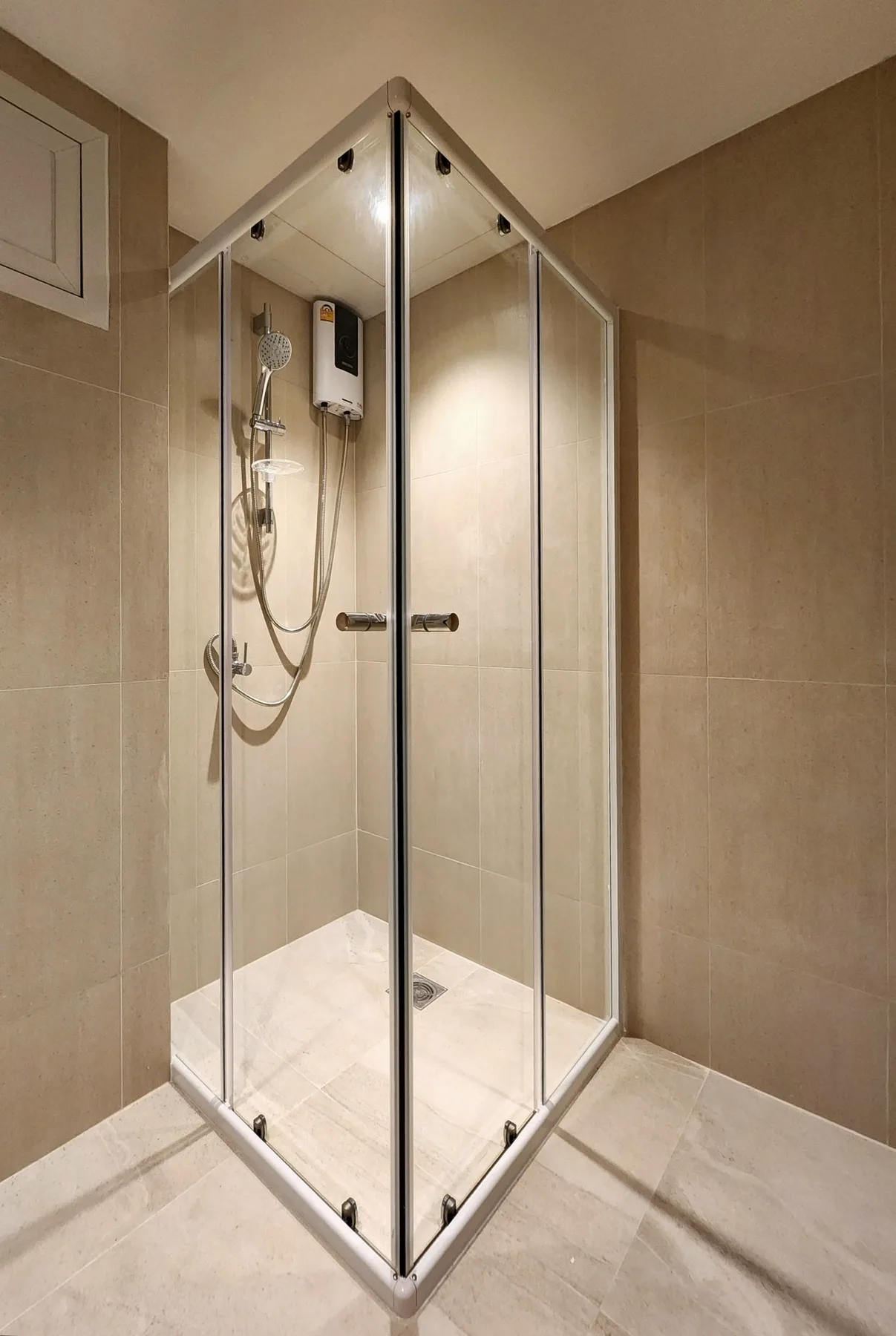 Property photos for Ratchathewi Tower
