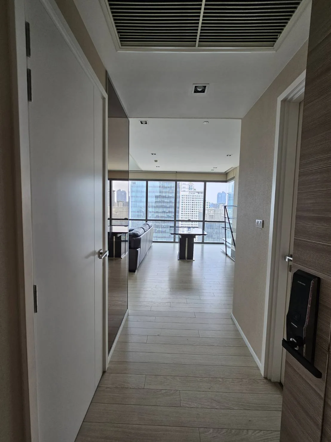 Property photos for The Room Sukhumvit 21