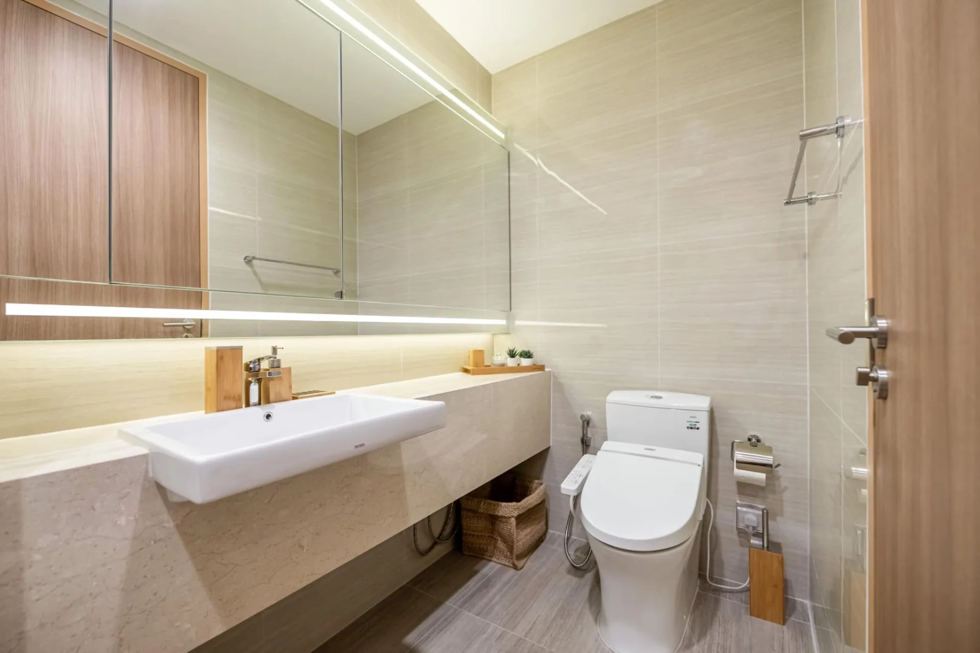 Property photos for Noble BE 33