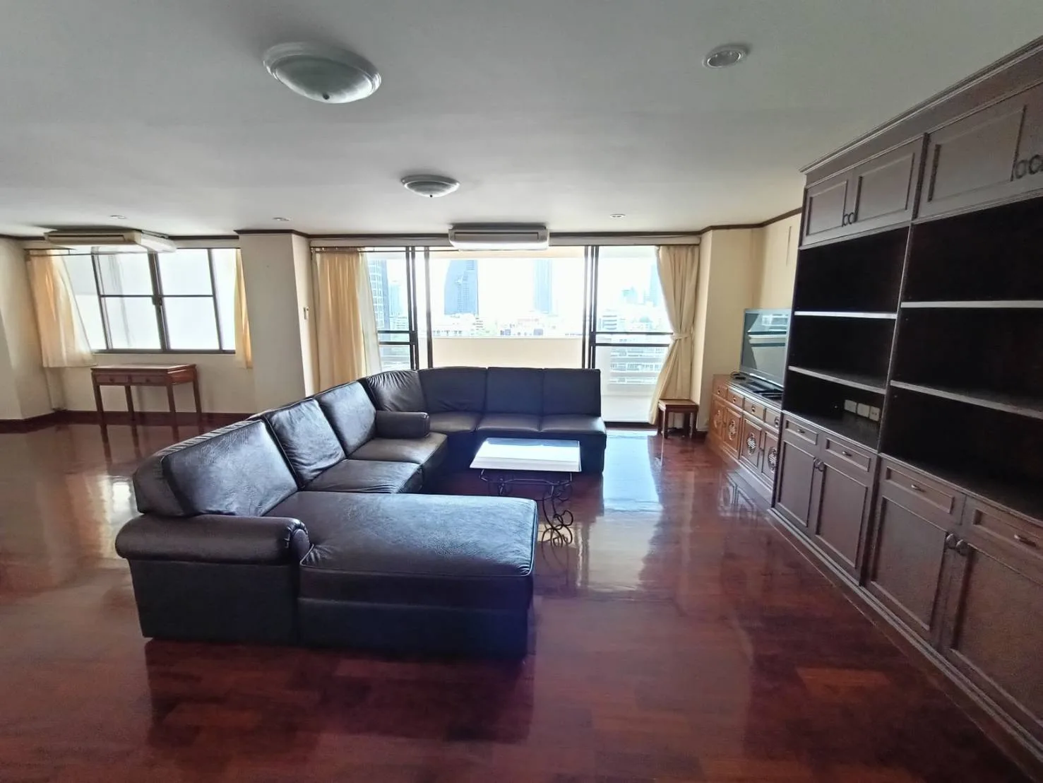 Property photos for Tongtip Mansion