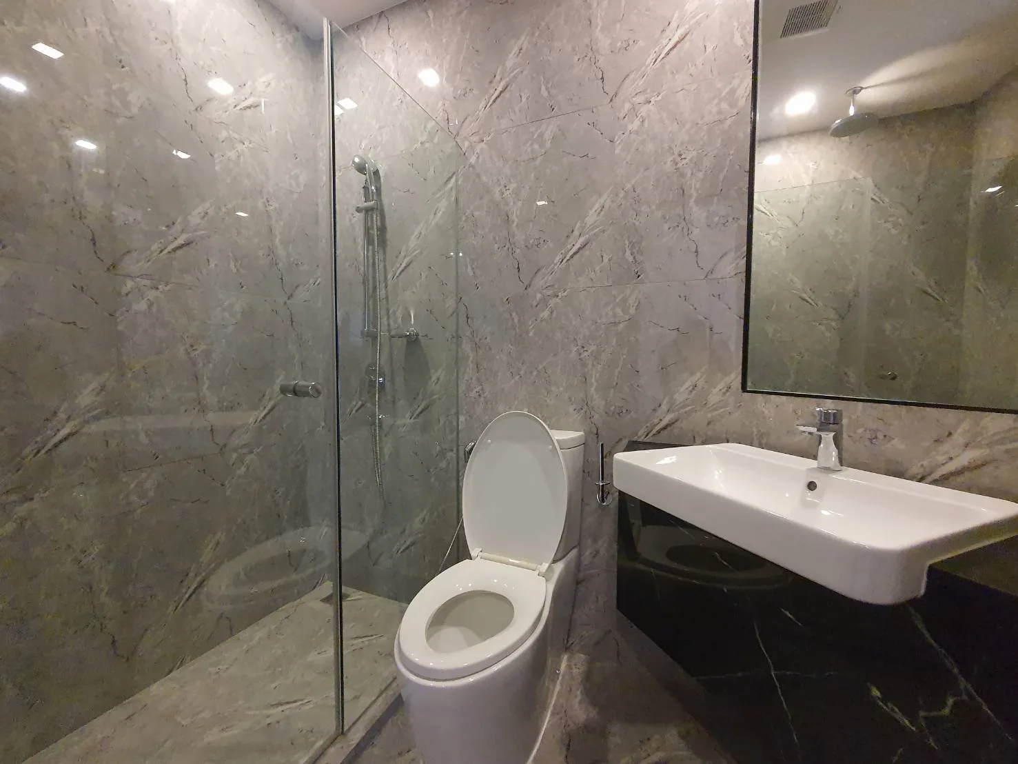 Property photos for Ashton Asoke