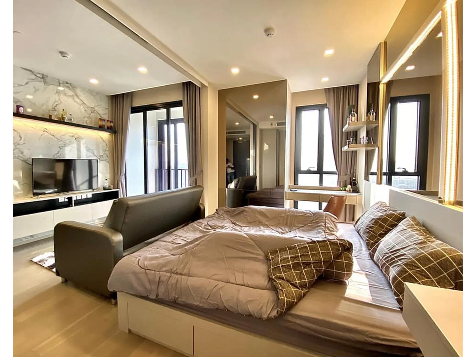 Property photos for Ashton Asoke