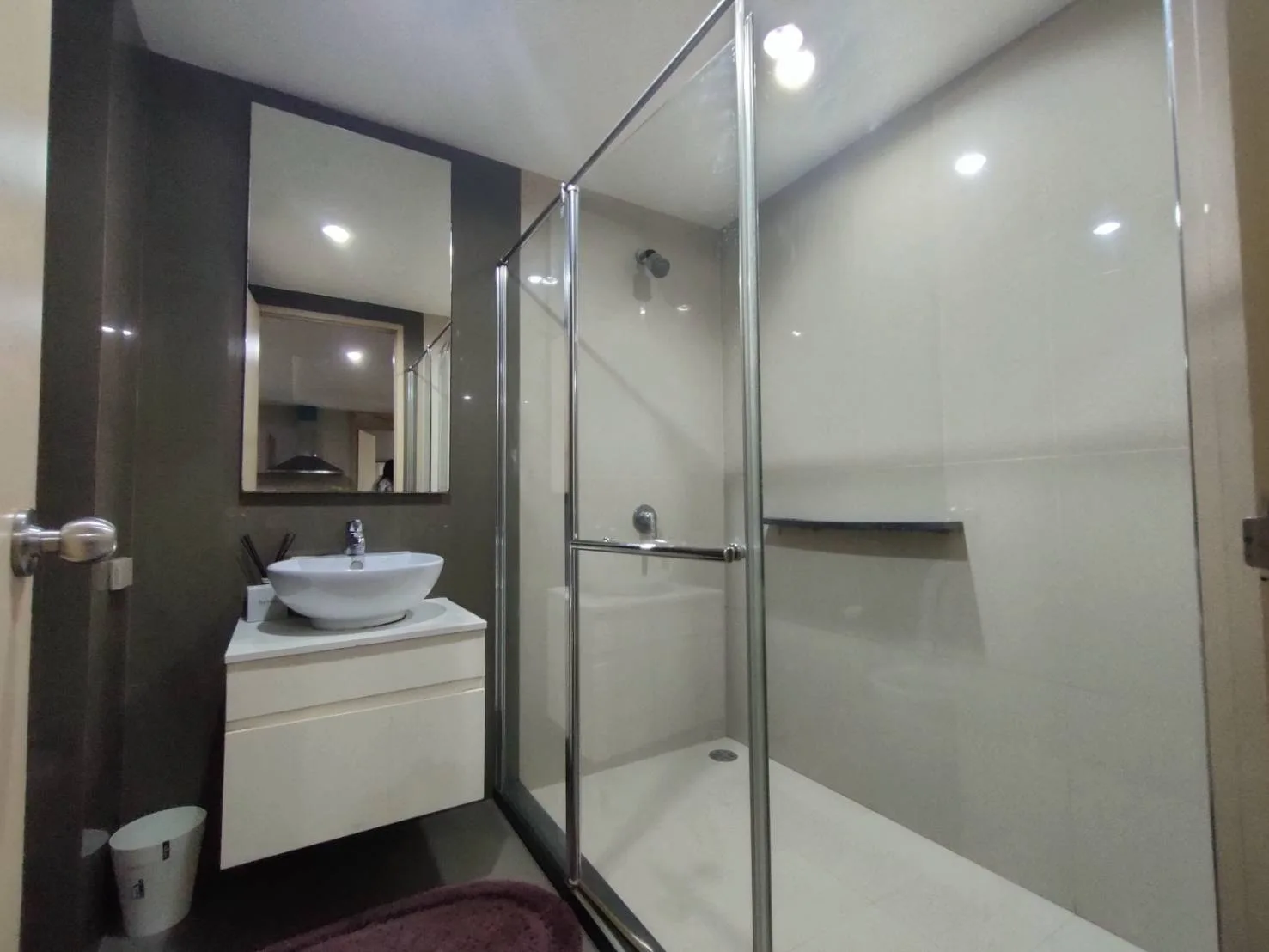 Property photos for Siri On 8