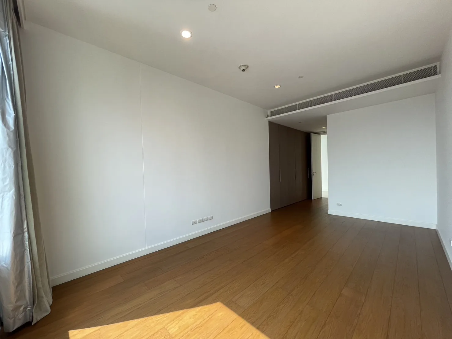 Property photos for 185 Rajadamri