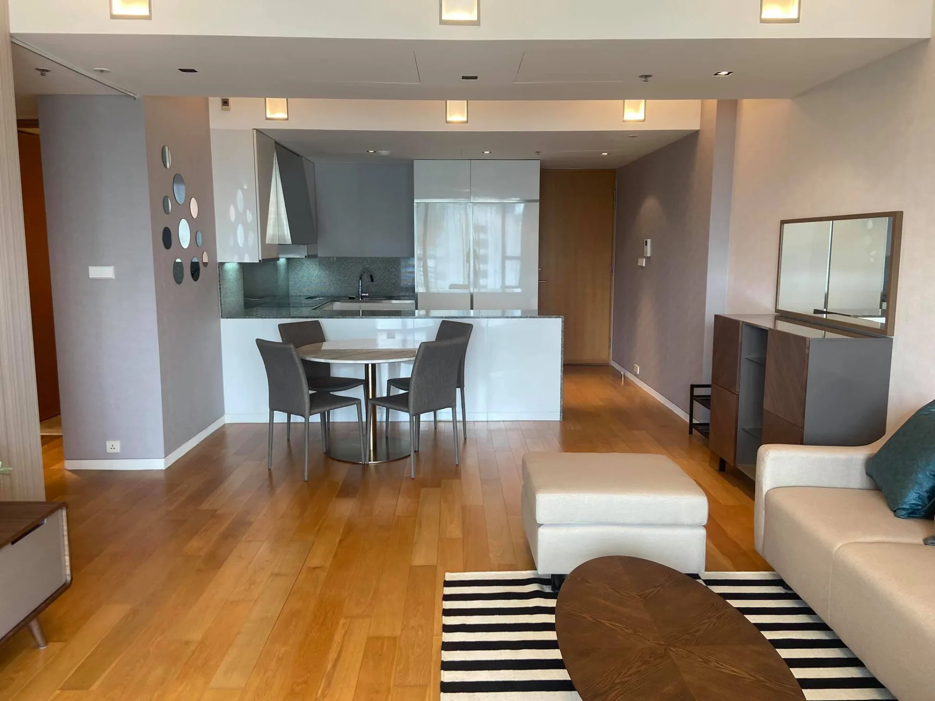 Property photos for The Met