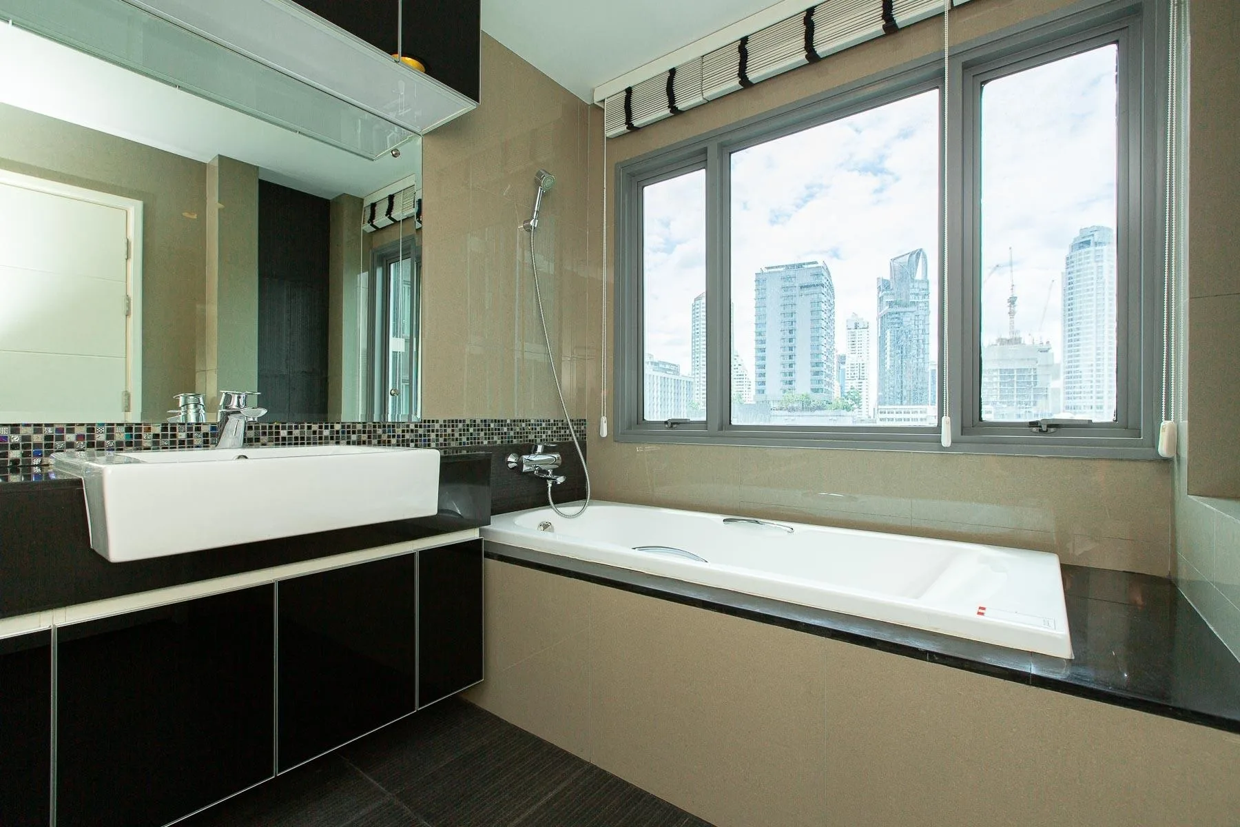 Property photos for The Crest Sukhumvit 34