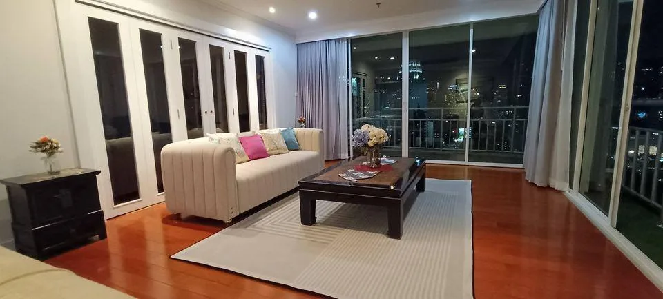 Property photos for Lake Green